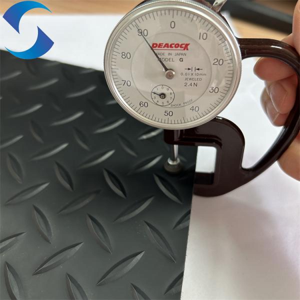 Tejido de cuero de PVC con respaldo cepillado de 100 poliéster espesor personalizado perfecto para tapicería y muebles