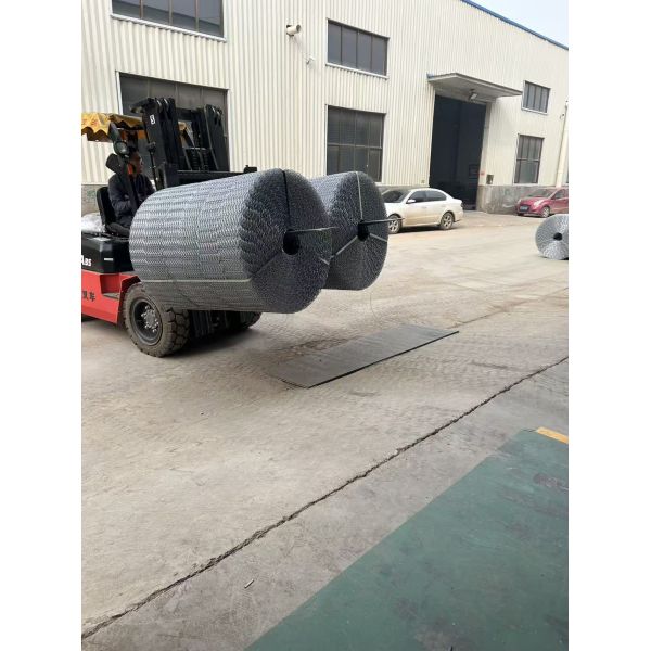 Hole Size 25.4mmx67mm Spot Welded  Hot Dip Galvanized Wire Pipeline Reinforced Mesh