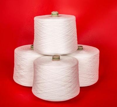 fabricação 100% do fio de poliéster do preço de grosso em China para o t-shirt