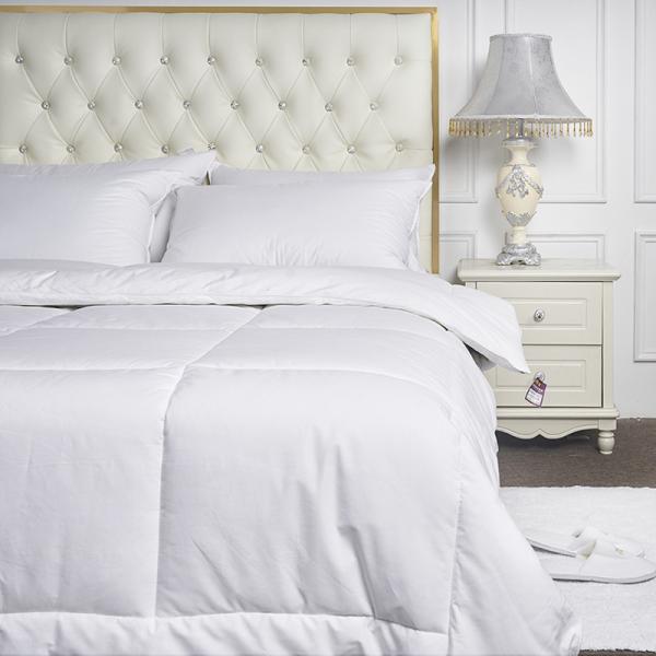 Luxury Custom Lightweight Down Duvet , 100% Cotton Patchwork Quilt Inner Hotel Duvet