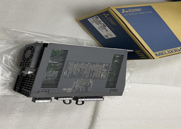 MR-J4-200B 2kWの産業Servoは三菱電機3PH 170Vを運転する