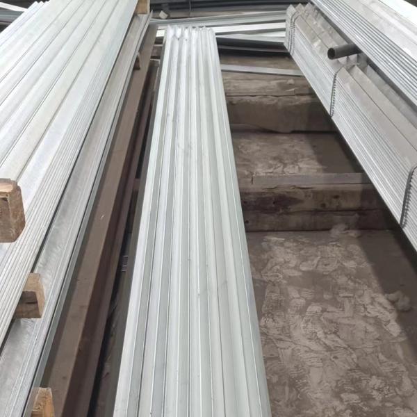 ISO9001 Горяче оцинкованный угол / L-образный мягкий стальной угол антикоррозионный