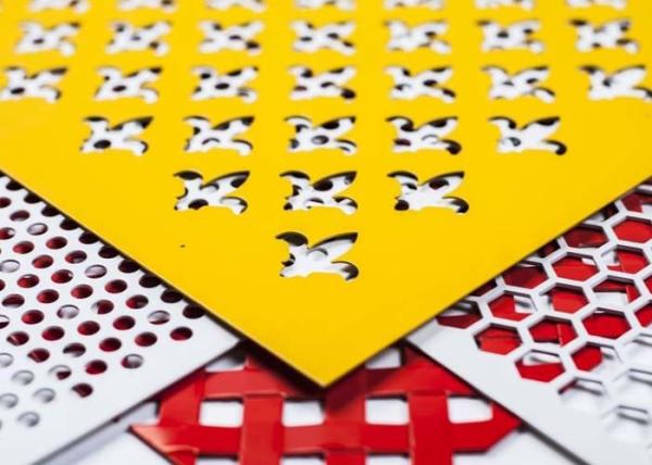 Hoja metálica perforada decorativa de 1x2m para el muro divisorio de la fachada del techo