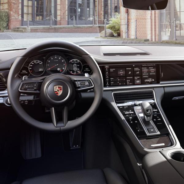 2023 New Sport Car Porsche Panamera Luxury Car Max Torque 820N.M Speed 315km/H