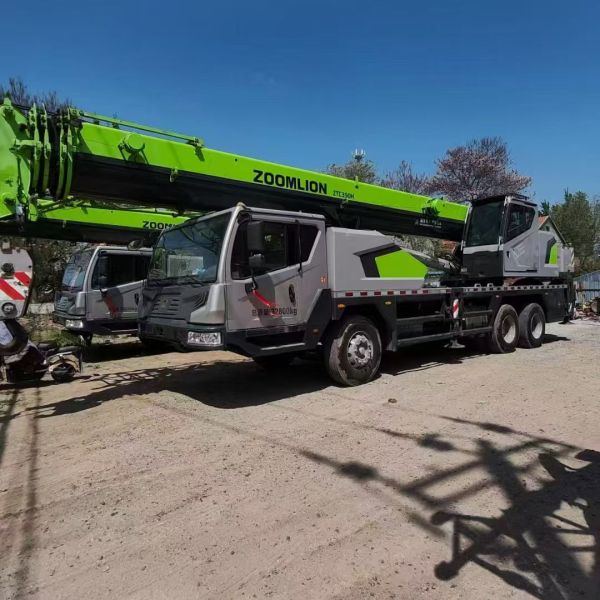 2021 Used Zoomlion Truck Crane ZTC252E 25 Ton Lifting Capacity Used Engineering Construction