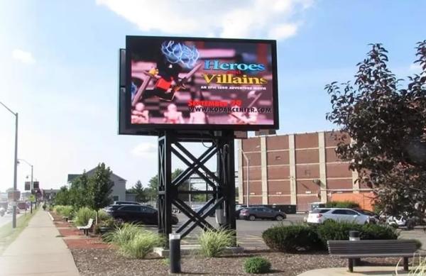 Commercial  5mm Large Outdoor LED Screen 7500nits 1/8 Scan Driving Method