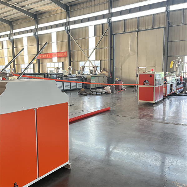 HDPE カーボンスピラルパイプ エクストルーションマシン 巻き込みマシン