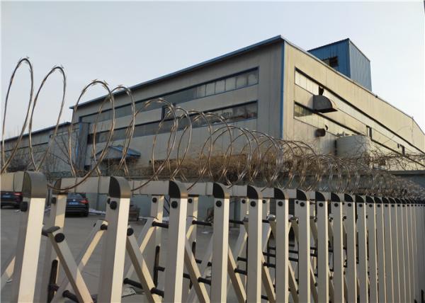 Q195 Steel Type Barb Tape CBT 65 Razor Wire , Concertina Barbed Wire