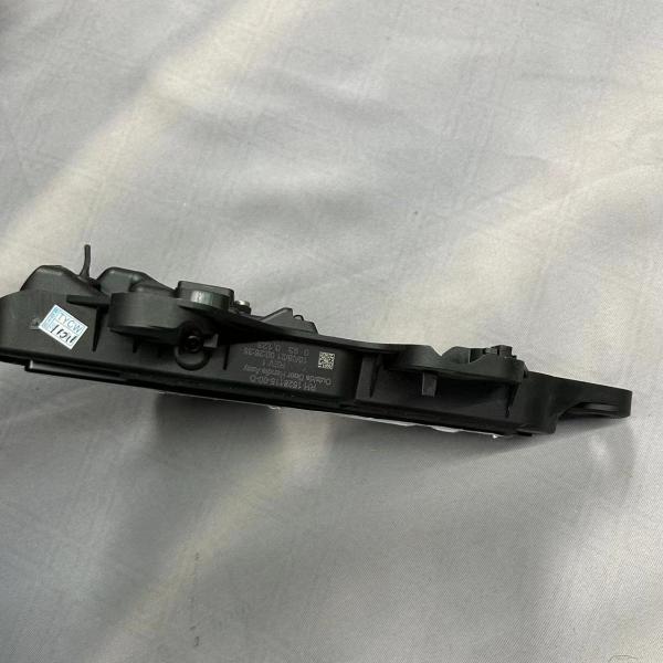 Tesla Modelo 2019- Mano de la puerta delantera 1528115-00-B / 1528114-00-B Esta parte del coche