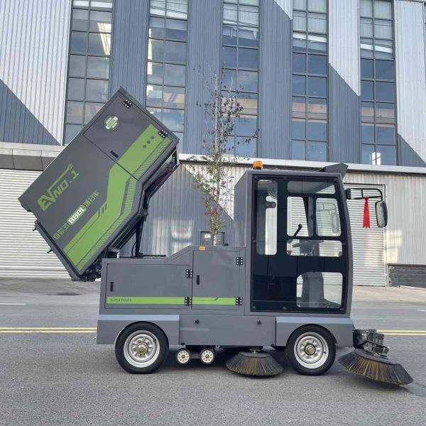 Large Ride On Industrial Sweeper High Power Dust / Debris Collection For Big Areas