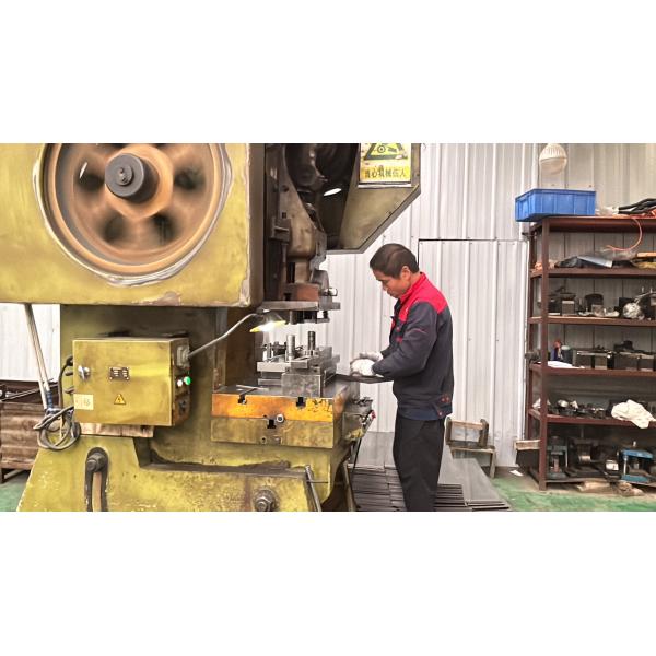 Heavy Truck Clutch Plate and Disc Year 2000-2013 OEM 1818010226 Stock