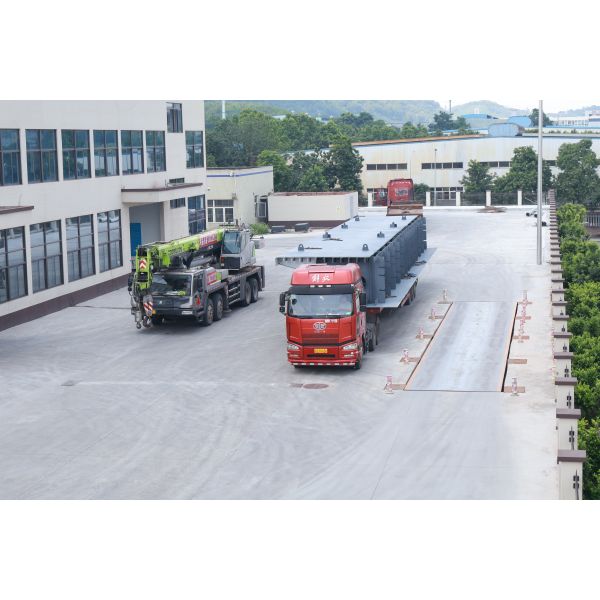 Steel Structural Fabrication with 50 Tons Load Capacity, ISO 9001 Certified and Galvanized Surface Treatment