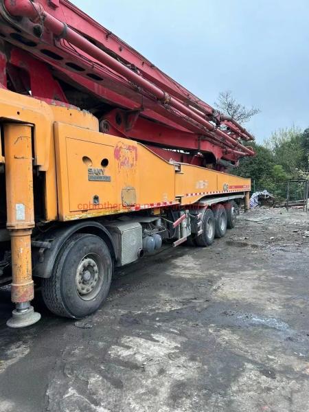 Pompe à béton type cylindre 2013 San Y 62m sur Benz 10*4 camion parfait état d'origine