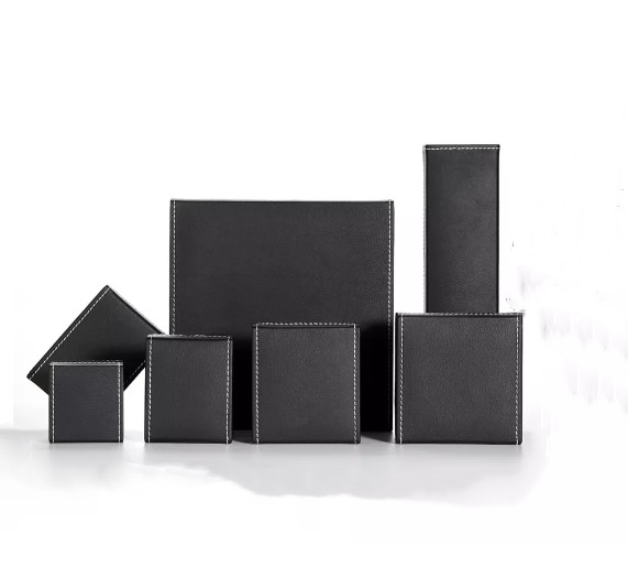 Выбивать прямоугольной коробки ожерелья коробки PU кожаной Recyclable упаковывая