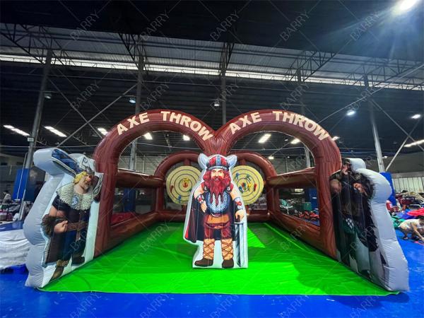 インタラクティブなカーニバルゲーム ダブルレーン斧投げ 膨らませられる斧投げ イベントパーティー