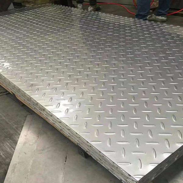 Embossed Checkered Aluminum Sheet 0.5mm Thickness 1050 1060 3003