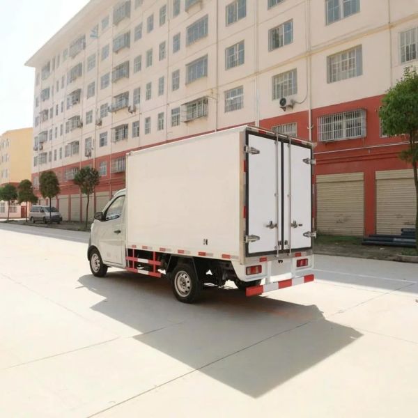 Diesel Fuel Mini Refrigerator Truck For Fruit / Vegetable Transport