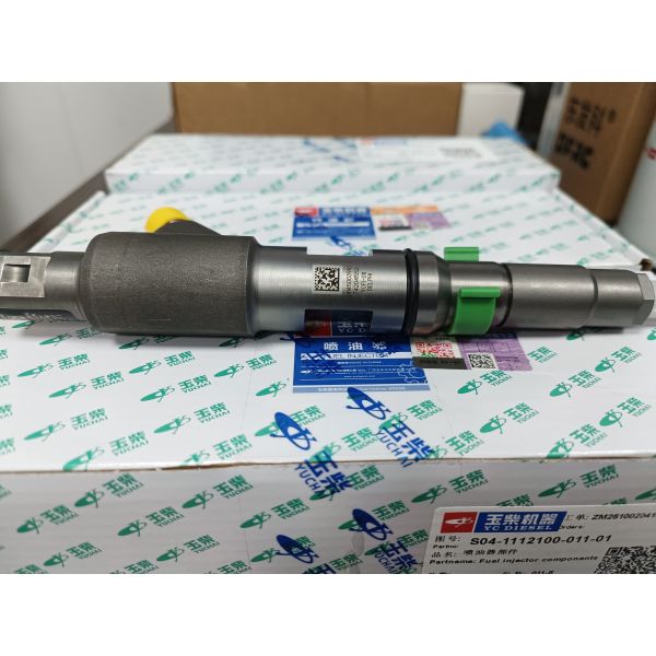 original diesel injector  is suitable for Yuchai YCS04 engine 42041551 S04-1112100-011-01