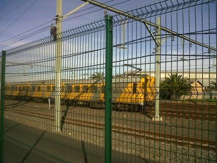 Anti Rust 1.8 M High Fence , CE Round Post Wire Mesh Security Fence