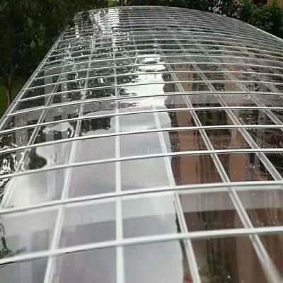 La couverture de balcon en PC solide est transparente. Les bardeaux en polycarbonate.