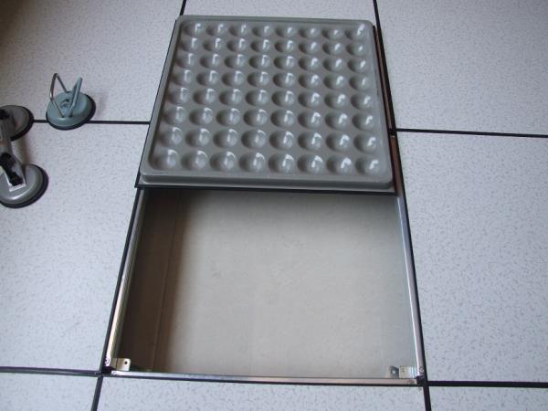 Black PVC environmental Anti-Static Raised Computer Floors 30mm thickness FS680