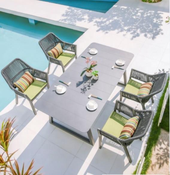 Outdoor Furniture Rattan Chair and Aluminum Dining Table for Restaurant Outdoor Dining