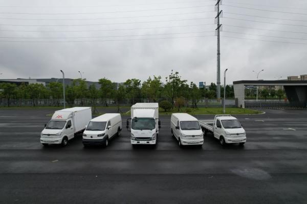 2600kg Steel Rim Electric Cargo Van Liquid Cooling Motor Cooling Mode
