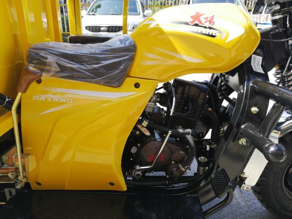 Modo de refrigeração 12V 200cc tanque de água triciclo agrícola adulto com tambor dianteiro freio traseiro tambor