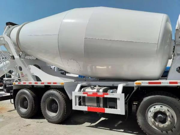 Second-Hand Construction Concrete Mixer Truck With Core Engine Component