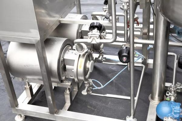 Système de traitement de l'eau pur d'osmose d'inversion 4000L/H pharmaceutique