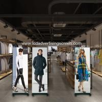 Plein plancher de l'affichage RK3288 tenant le Signage de Digital pour annoncer 35 pouces