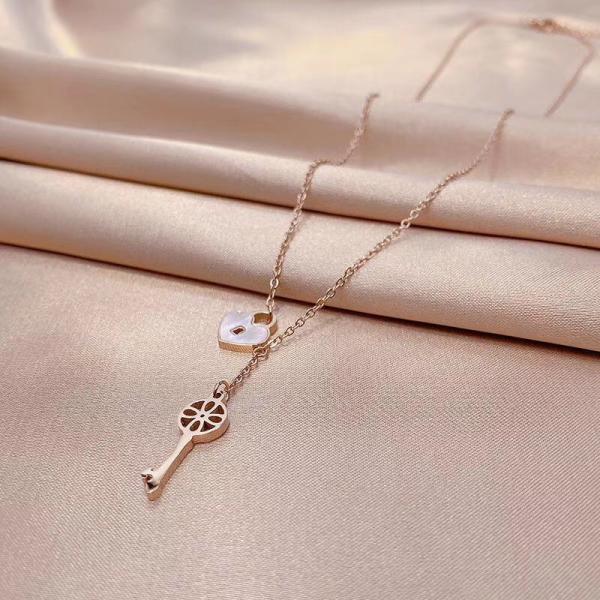 ODM Titanium Steel Key Gold Pendant Necklace Womens