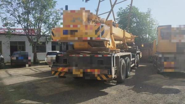 Xg 50 tonnes Cran de camions Équipement de chantier de construction avec cinq bras Cran Jib et en jaune
