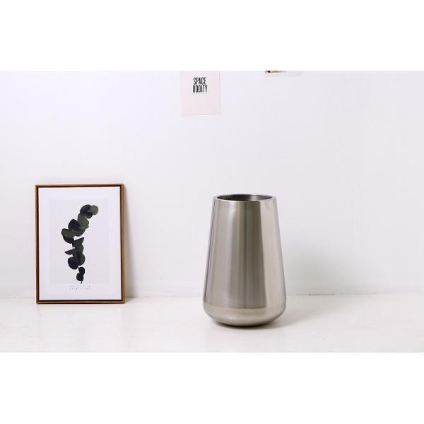 Black White Minimalist Style Artificial Flower Pot Outdoor Decoration