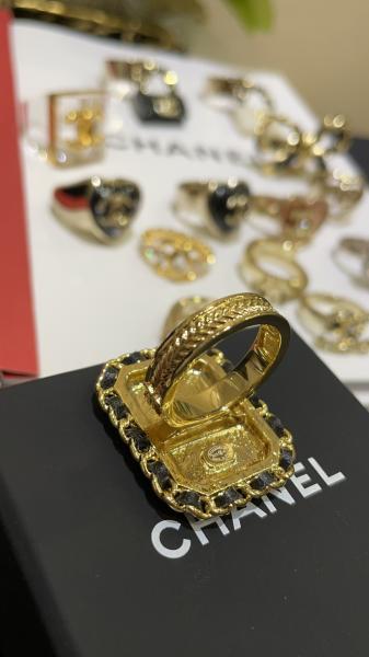 Elegant 18K Gold Plated Square Ring with Swarovsk* Diamond and Leather-Wrapped Chain