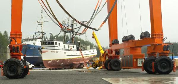 10-1200t Boat Lifting Crane With 10-13m Lifting Height Easy Operation