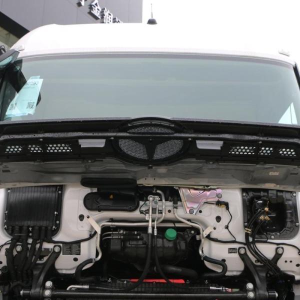 Manual Transmission Type Towing Tractor for Mercedes Benz Truck Hauling Vehicles