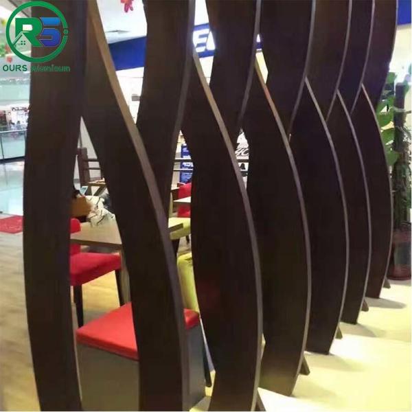 Tecto de metal suspenso linear e ecológico de 0,9 mm Tecto de alumínio branco