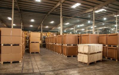 Logística de distribuição, armazenamento e serviços de armazenamento seguros do armazém ligado
