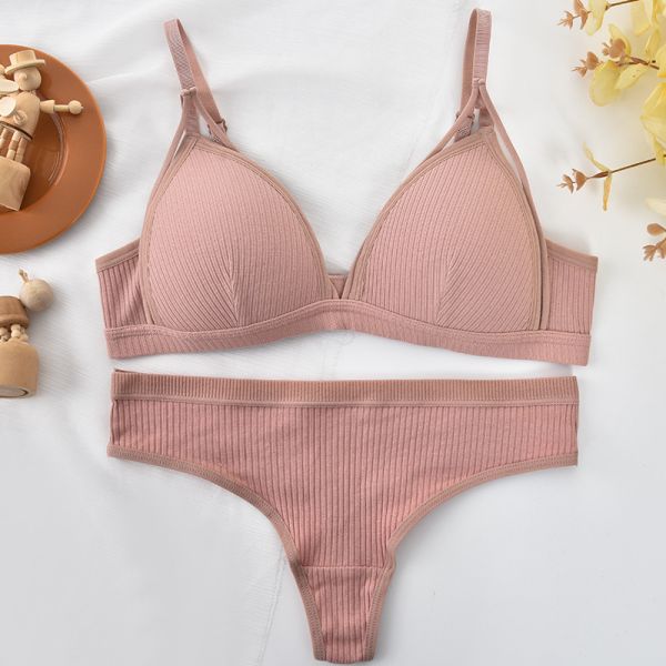 Wholesale High Quality New Fashion Bra With Thong Panty Set Cotton Quality Breathable Wire-Free Pad Adjusted Straps Bra