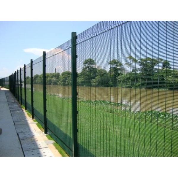 Military Site Anti Intrusion Pvc Coated 358 Mesh Fencing Top With Razor Barbed Wire