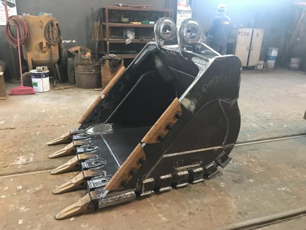 0.1cbm Excavator Rock Bucket Delta Or Straight Cutting Edge