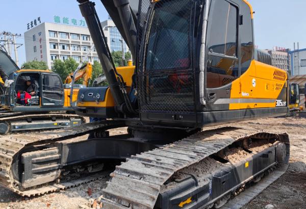 Korea Brand 1.44 M³ Bucket Capacity Used Hyundai 305 Excavators 30 T Mining Digger Machine