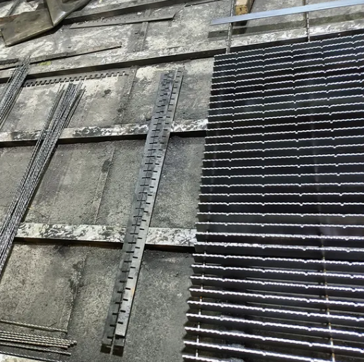 Heavy Duty Galvanized Steel Grating for Industrial Platform Flooring and Walkways