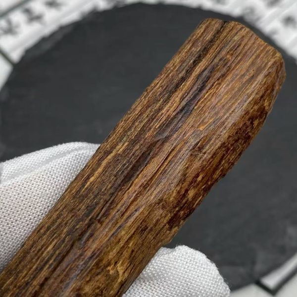 Perfume Industry OUD Agarwood Resin Raw Material Incense Making Traditional Medicinal Uses