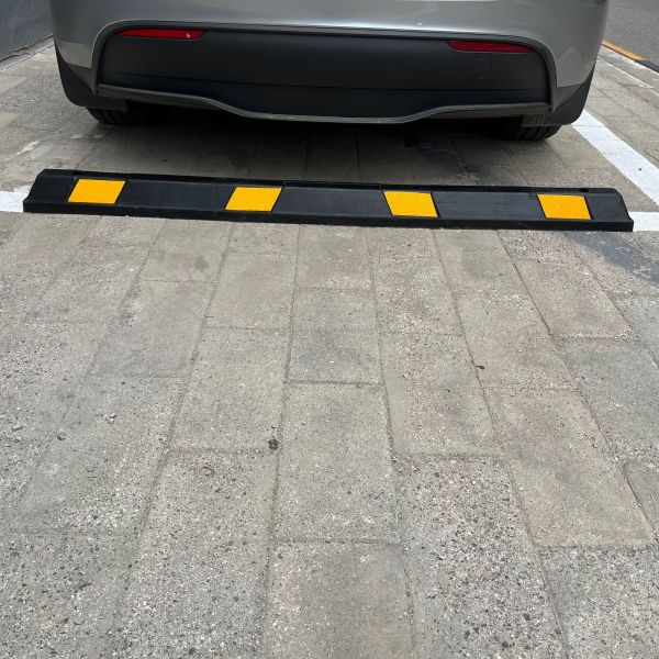 56cm High-Quality Recycled Rubber Wheel Stopper for Parking Safety