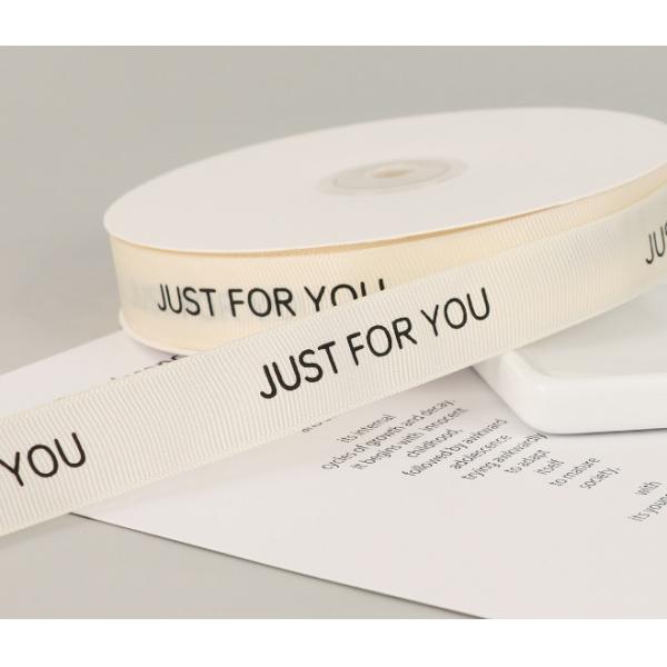 Ленты обруча подарка именниного пирога нервюры стиля INS орденская лента букета бежевой английская