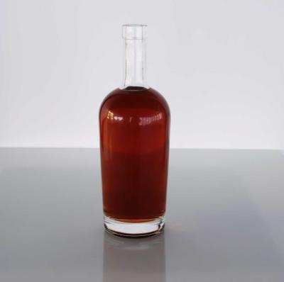 Bourbon XO autour de bouteille en verre de forme