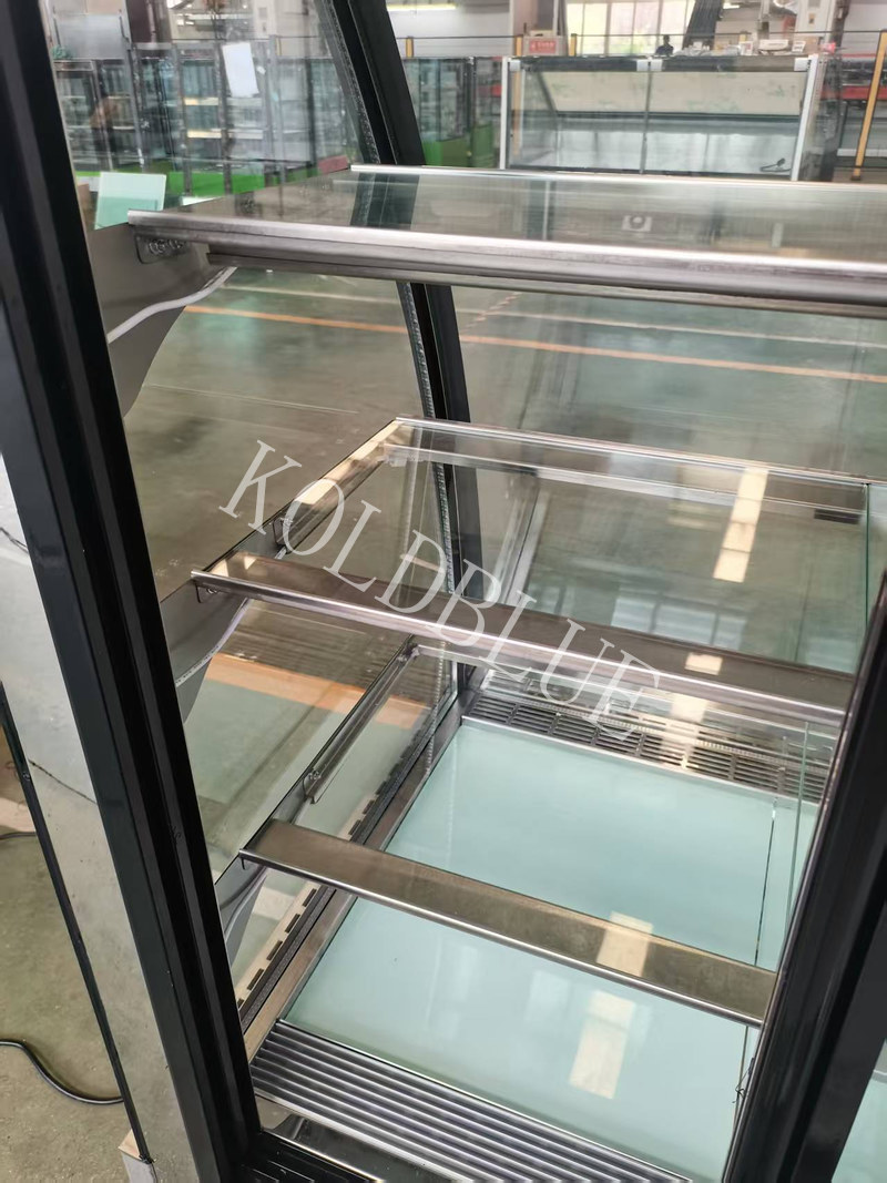Commercial Refrigerated Cake Display Showcase with Curved Anti-Fog Glass and Three Shelves ROSA90TS