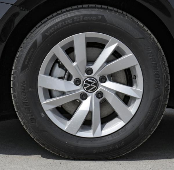 Sedan médio do assento da porta 5 do carro 280TSI 4 de Volkswagen Passat 2023